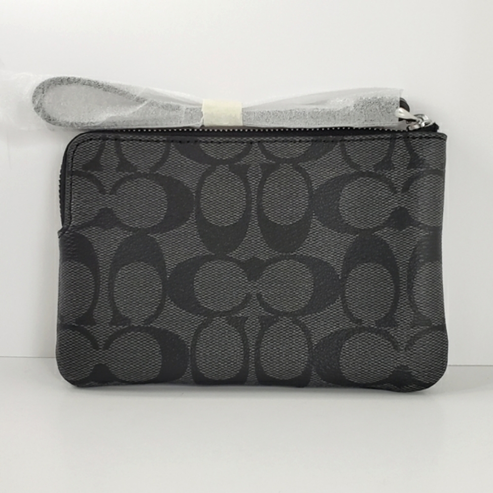COACH | Corner Zip Wristlet in Signature Canvas - Picture 3 of 10